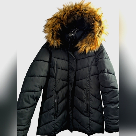 Madden Girl Beautiful Luxury Hoodie Puffer Jacket Excellent Condition !! - Picture 3 of 17